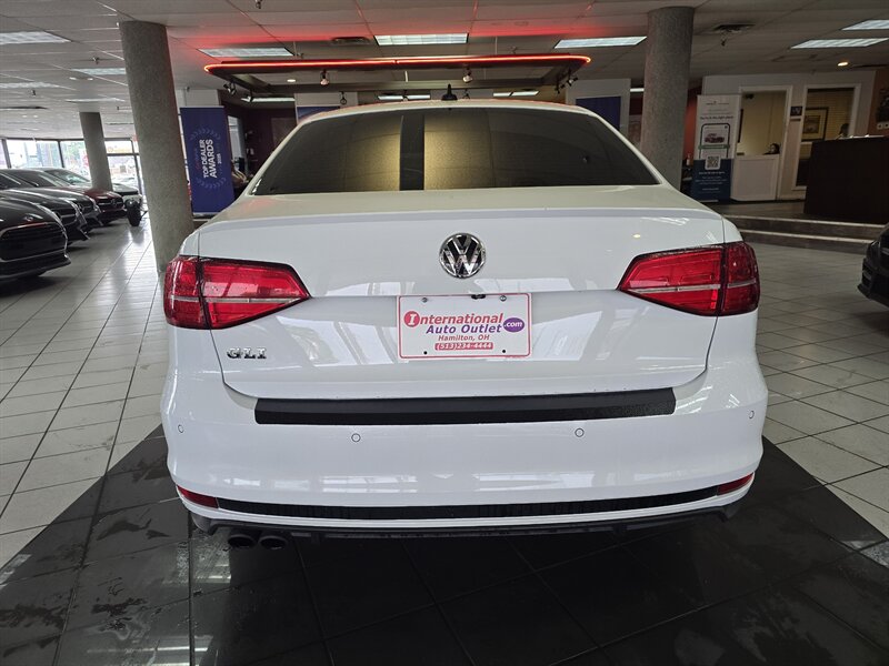 2017 Volkswagen Jetta 2.0T GLI 4DR SEDAN/MANUAL - Photo 5 - Hamilton, OH 45015