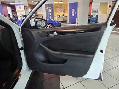 2017 Volkswagen Jetta 2.0T GLI 4DR SEDAN/MANUAL - Photo 12 - Hamilton, OH 45015