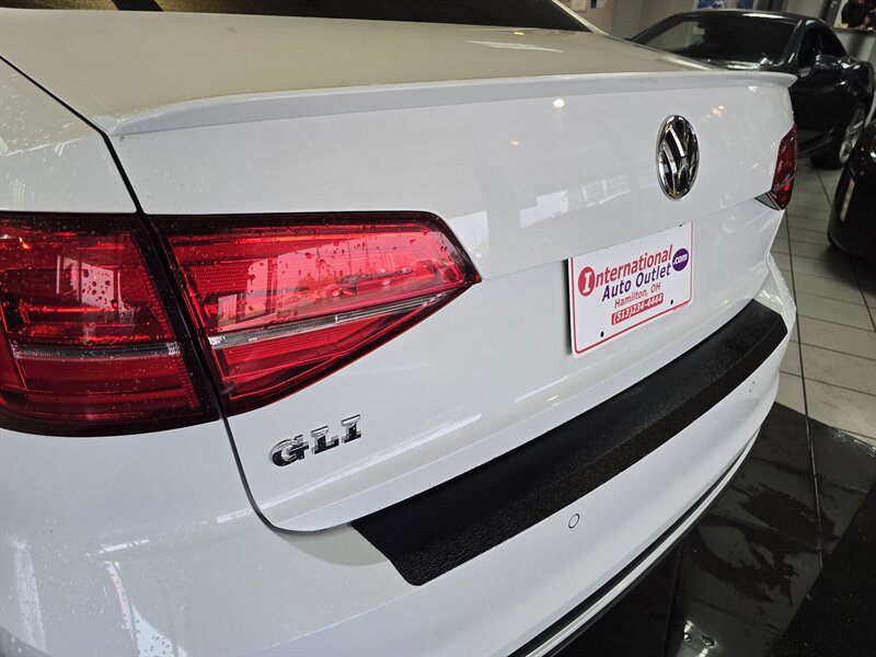 2017 Volkswagen Jetta 2.0T GLI 4DR SEDAN/MANUAL - Photo 30 - Hamilton, OH 45015