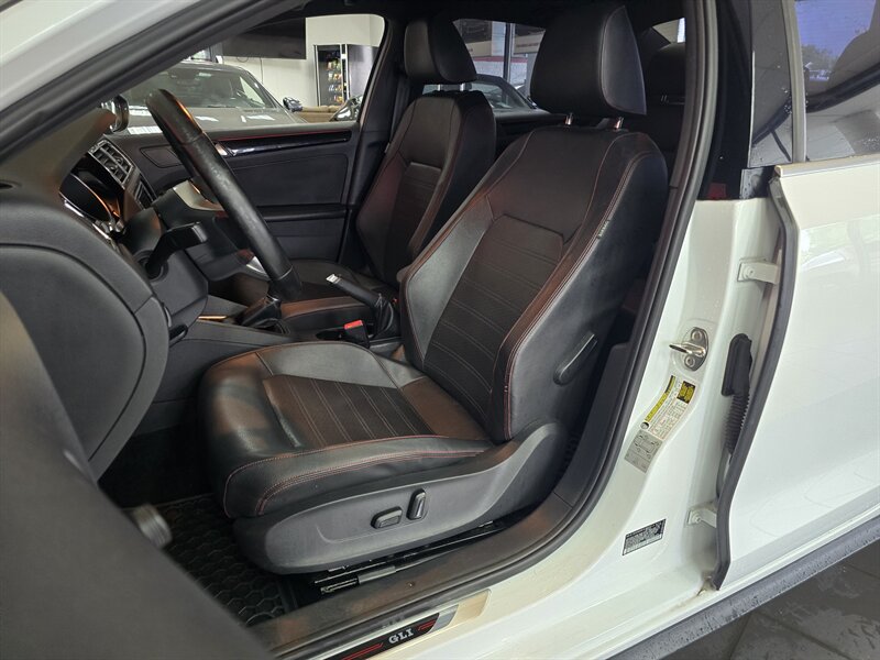 2017 Volkswagen Jetta 2.0T GLI 4DR SEDAN/MANUAL - Photo 9 - Hamilton, OH 45015