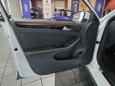 2017 Volkswagen Jetta 2.0T GLI 4DR SEDAN/MANUAL - Photo 7 - Hamilton, OH 45015