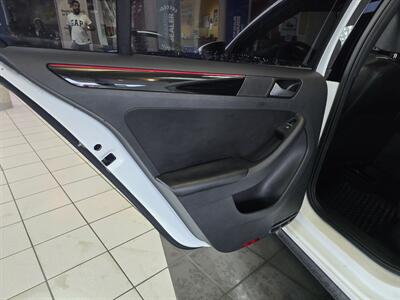 2017 Volkswagen Jetta 2.0T GLI 4DR SEDAN/MANUAL - Photo 10 - Hamilton, OH 45015