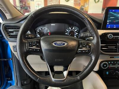 2020 Ford Escape SEL 4DR SUV AWD   - Photo 14 - Hamilton, OH 45015