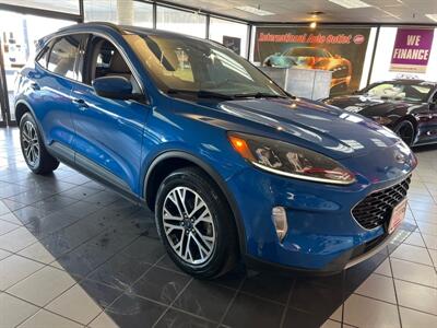 2020 Ford Escape SEL   - Photo 2 - Hamilton, OH 45015