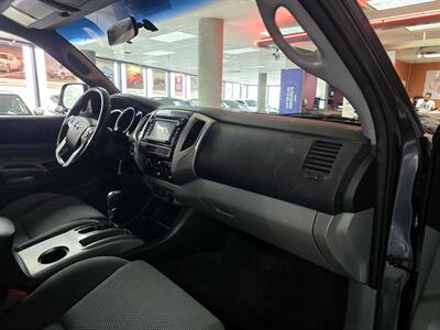 2015 Toyota Tacoma V6 - Photo 13 - Hamilton, OH 45015