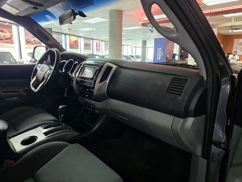 2015 Toyota Tacoma V6 - Photo 13 - Hamilton, OH 45015