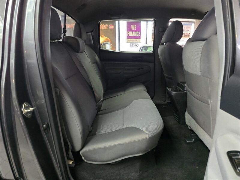 2015 Toyota Tacoma V6 - Photo 16 - Hamilton, OH 45015