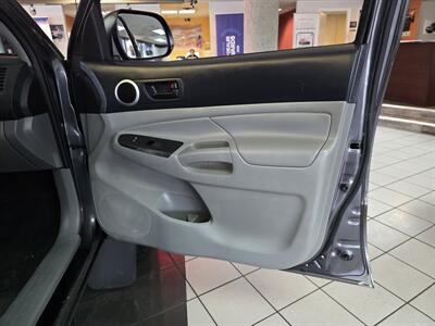 2015 Toyota Tacoma V6 - Photo 12 - Hamilton, OH 45015