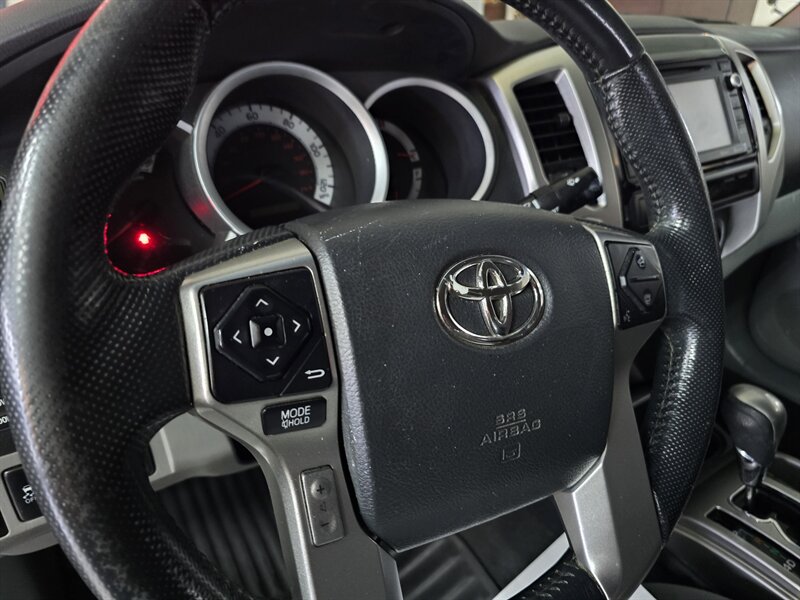2015 Toyota Tacoma V6 - Photo 25 - Hamilton, OH 45015