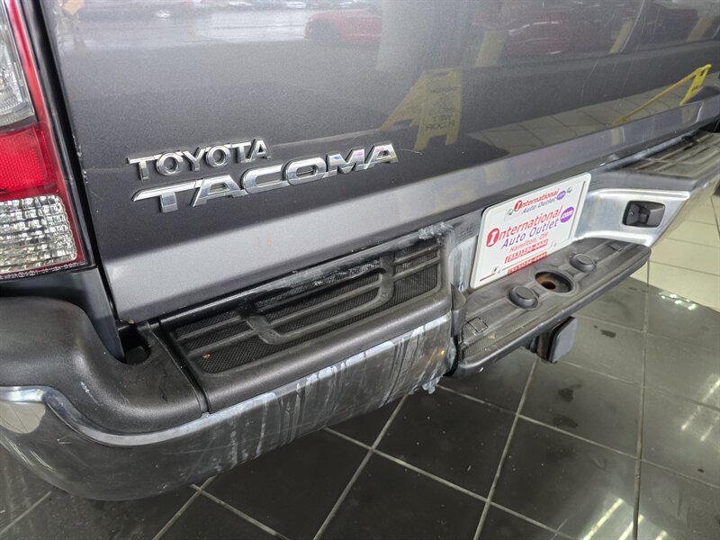 2015 Toyota Tacoma V6 - Photo 28 - Hamilton, OH 45015