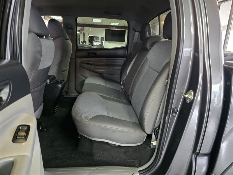 2015 Toyota Tacoma V6 - Photo 11 - Hamilton, OH 45015
