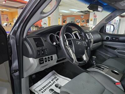 2015 Toyota Tacoma V6 - Photo 8 - Hamilton, OH 45015
