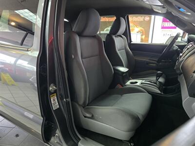 2015 Toyota Tacoma V6 - Photo 14 - Hamilton, OH 45015