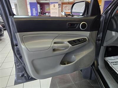2015 Toyota Tacoma V6 - Photo 7 - Hamilton, OH 45015
