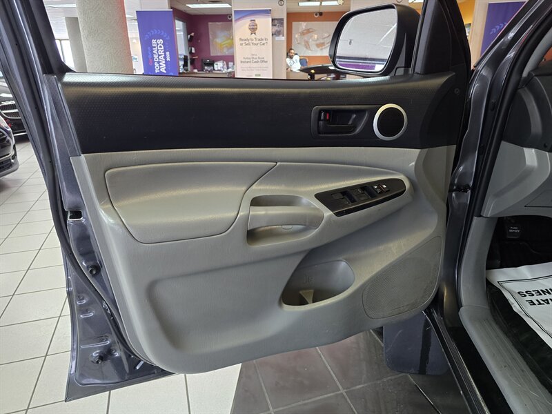 2015 Toyota Tacoma V6 - Photo 7 - Hamilton, OH 45015