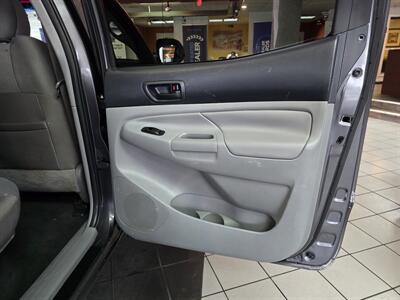 2015 Toyota Tacoma V6 - Photo 15 - Hamilton, OH 45015