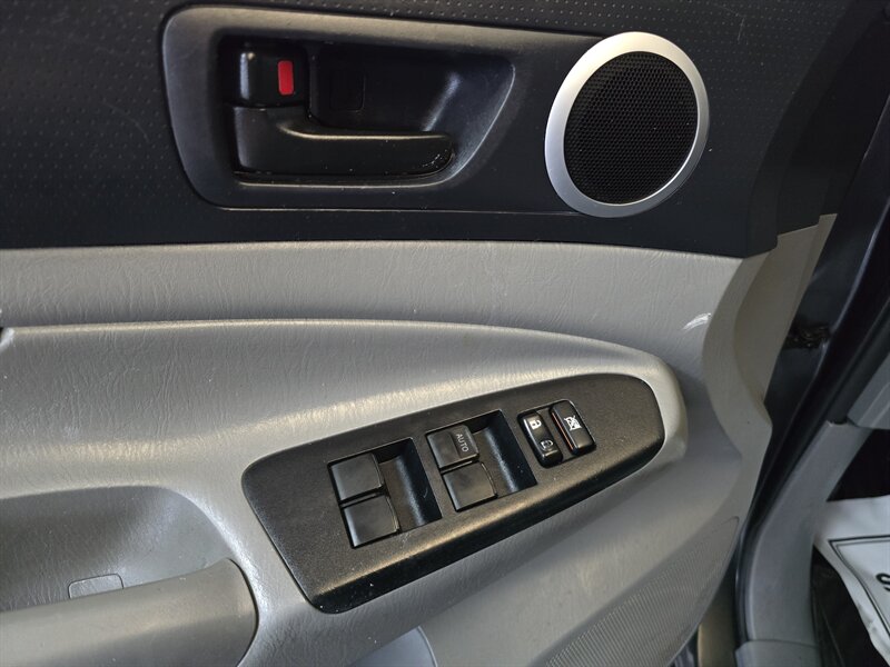 2015 Toyota Tacoma V6 - Photo 17 - Hamilton, OH 45015