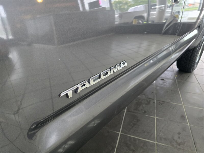 2015 Toyota Tacoma V6 - Photo 26 - Hamilton, OH 45015