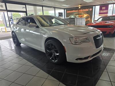 2019 Chrysler 300 Series Touring 4DR SEDAN AWD - Photo 4 - Hamilton, OH 45015