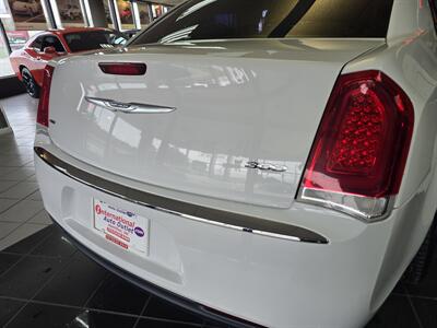 2019 Chrysler 300 Series Touring 4DR SEDAN AWD - Photo 32 - Hamilton, OH 45015