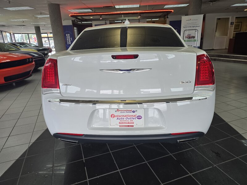 2019 Chrysler 300 Series Touring 4DR SEDAN AWD - Photo 7 - Hamilton, OH 45015