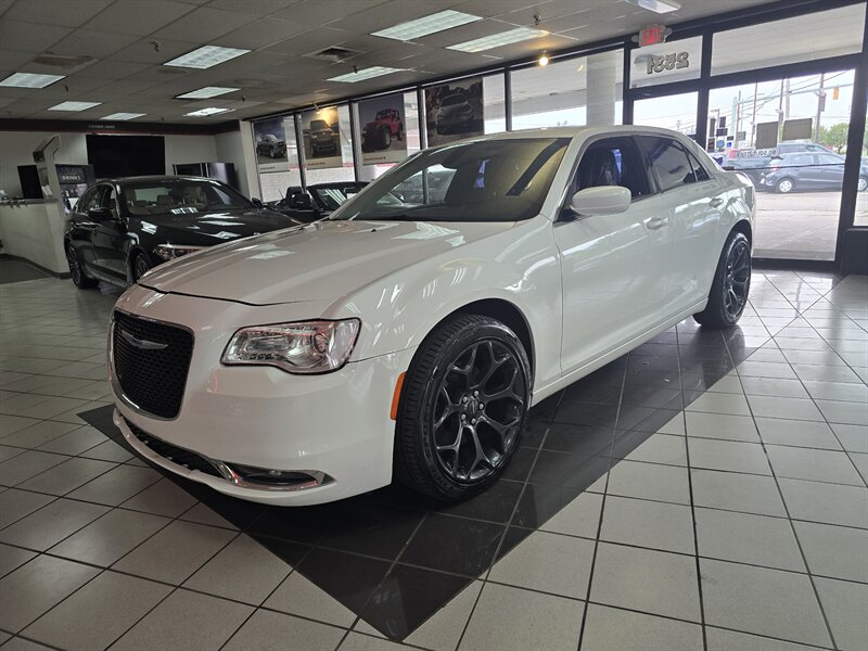 2019 Chrysler 300 Series Touring 4DR SEDAN AWD   - Photo 1 - Hamilton, OH 45015