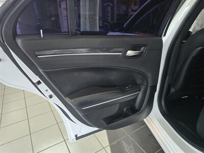 2019 Chrysler 300 Series Touring 4DR SEDAN AWD - Photo 12 - Hamilton, OH 45015