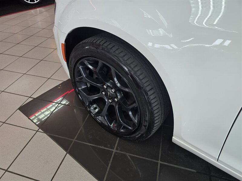 2019 Chrysler 300 Series Touring 4DR SEDAN AWD - Photo 33 - Hamilton, OH 45015