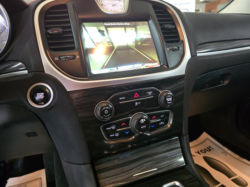 2019 Chrysler 300 Series Touring 4DR SEDAN AWD - Photo 22 - Hamilton, OH 45015