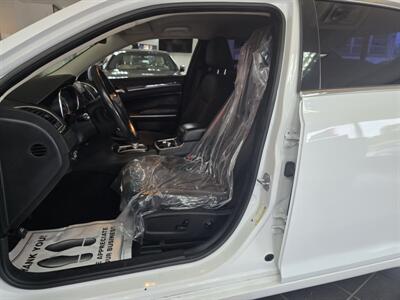 2019 Chrysler 300 Series Touring 4DR SEDAN AWD - Photo 11 - Hamilton, OH 45015