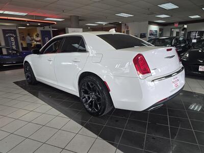 2019 Chrysler 300 Series Touring 4DR SEDAN AWD - Photo 8 - Hamilton, OH 45015