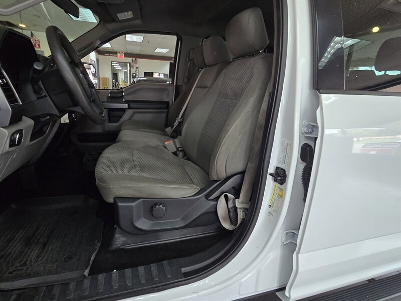 2018 Ford F-150 XLT SUPER CREW 4X4 - Photo 9 - Hamilton, OH 45015