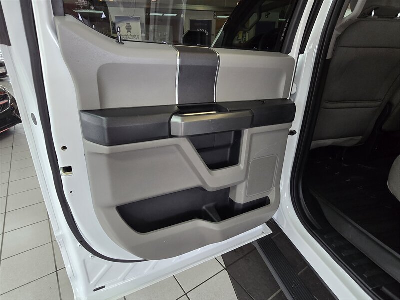 2018 Ford F-150 XLT SUPER CREW 4X4 - Photo 10 - Hamilton, OH 45015