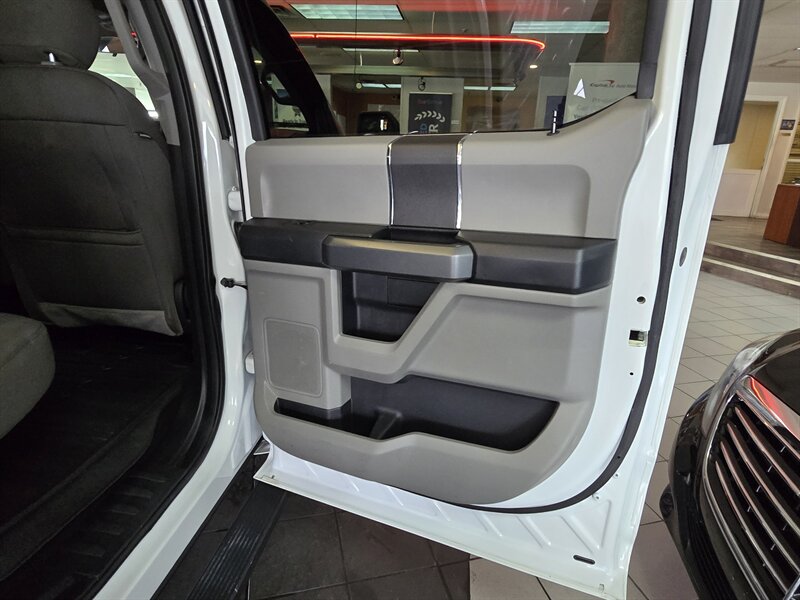 2018 Ford F-150 XLT SUPER CREW 4X4 - Photo 15 - Hamilton, OH 45015