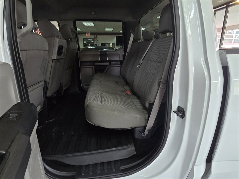 2018 Ford F-150 XLT SUPER CREW 4X4 - Photo 11 - Hamilton, OH 45015