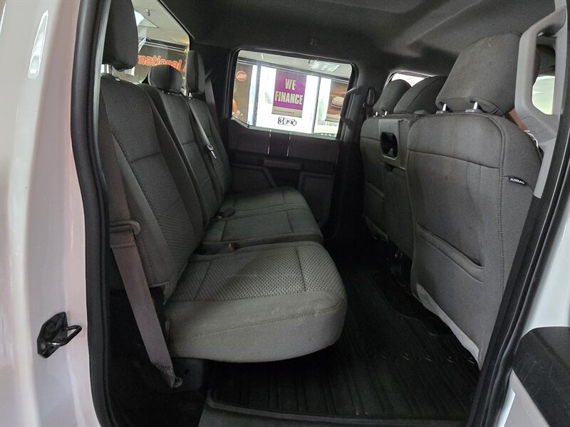 2018 Ford F-150 XLT SUPER CREW 4X4 - Photo 16 - Hamilton, OH 45015