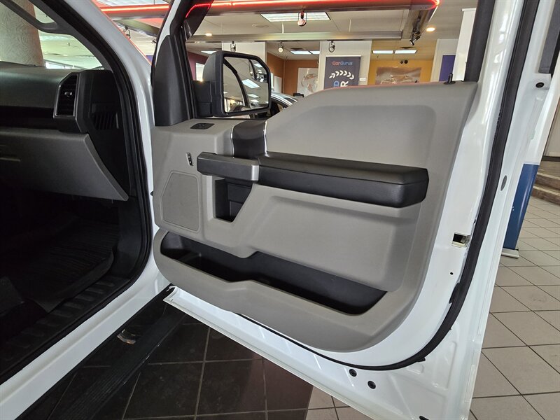 2018 Ford F-150 XLT SUPER CREW 4X4 - Photo 12 - Hamilton, OH 45015