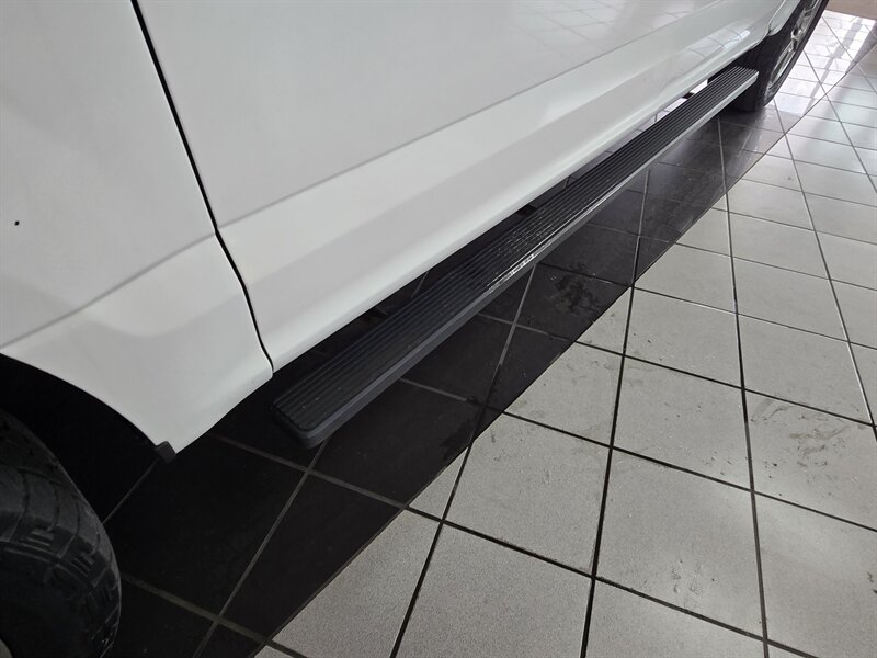2018 Ford F-150 XLT SUPER CREW 4X4 - Photo 27 - Hamilton, OH 45015
