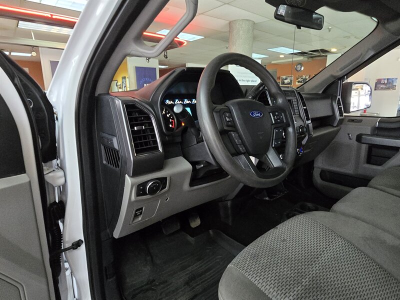 2018 Ford F-150 XLT SUPER CREW 4X4 - Photo 8 - Hamilton, OH 45015