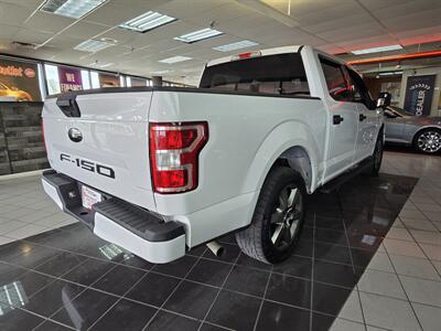2018 Ford F-150 XLT SUPER CREW 4X4 - Photo 4 - Hamilton, OH 45015