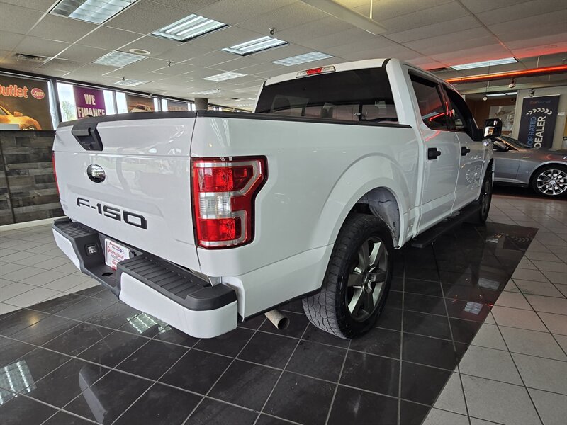 2018 Ford F-150 XLT SUPER CREW 4X4 - Photo 4 - Hamilton, OH 45015