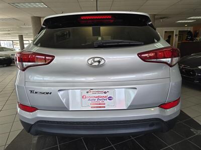 2017 Hyundai Tucson SE 4DR SUV   - Photo 7 - Hamilton, OH 45015