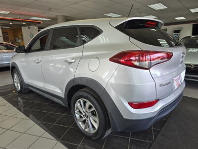 2017 Hyundai Tucson SE 4DR SUV   - Photo 6 - Hamilton, OH 45015