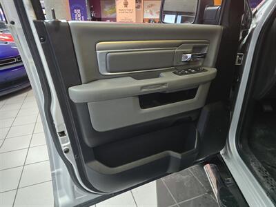 2016 RAM 1500 Outdoorsman 4DR CREW CAB 4X4/V8   - Photo 7 - Hamilton, OH 45015