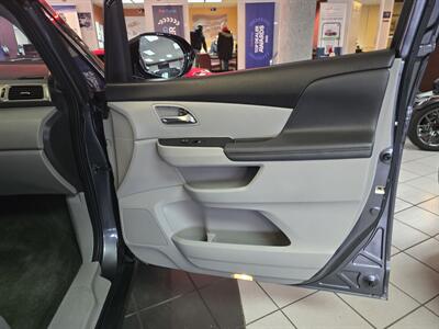 2016 Honda Odyssey Touring   - Photo 12 - Hamilton, OH 45015