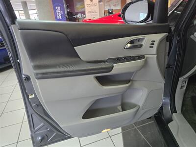 2016 Honda Odyssey Touring   - Photo 7 - Hamilton, OH 45015