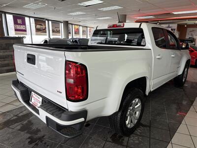2021 Chevrolet Colorado LT-CREW CAB   - Photo 6 - Hamilton, OH 45015