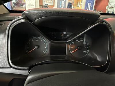 2021 Chevrolet Colorado LT-CREW CAB   - Photo 12 - Hamilton, OH 45015