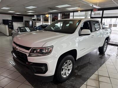 2021 Chevrolet Colorado LT-CREW CAB   - Photo 2 - Hamilton, OH 45015