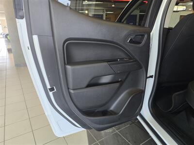2021 Chevrolet Colorado LT-CREW CAB   - Photo 10 - Hamilton, OH 45015